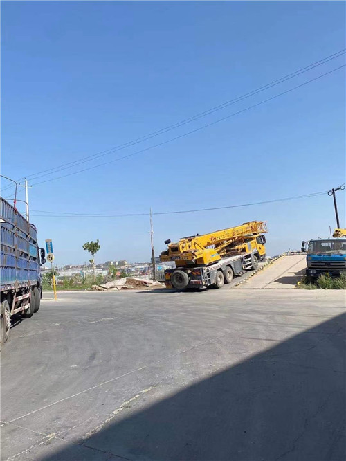 海南区25吨吊车的租赁价格大概是多少？