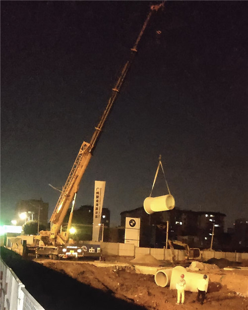 海南区“弯臂矫正”—— 吊车的 “形变补偿” 技术